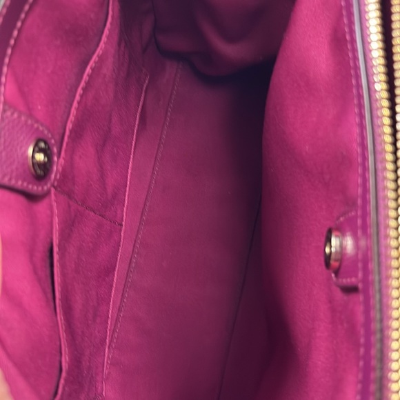 SOLD IN STORE COACH F36637 CHRISTIE CARRYAL FUCHSIA GRAIN LEATHER CROSSBODY - Picture 7 of 14